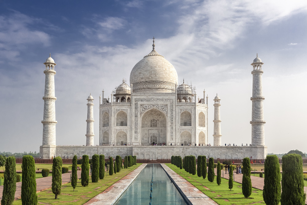 mesmerizing-shot-famous-historic-taj-mahal-agra-india